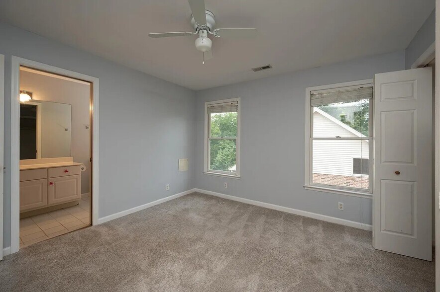 Building Photo - 6844 Collinswood Dr