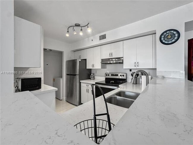 Building Photo - 2123 Renaissance Blvd