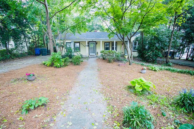 Building Photo - 3 Bedroom, 2 Bathroom in the Forest Acres ...