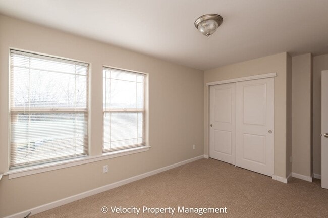 Building Photo - 1530 NW Hickory Pl