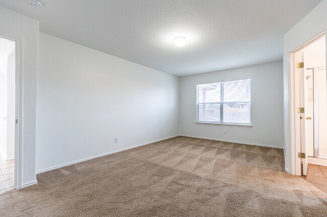 Building Photo - 2476 Medina Dr