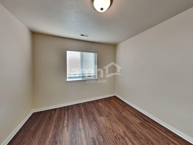 Building Photo - 196 Sam Gates Rd