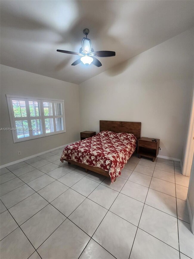 Building Photo - 6053 Heliconia Rd
