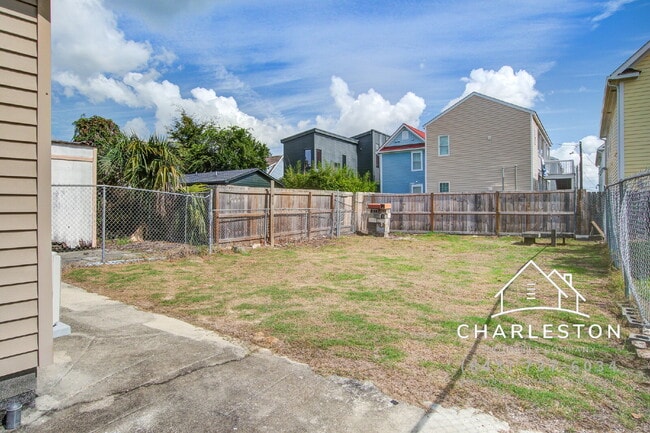 Building Photo - 198 Nassau St