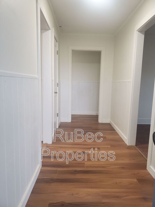 Building Photo - 15640 Ewart Rd