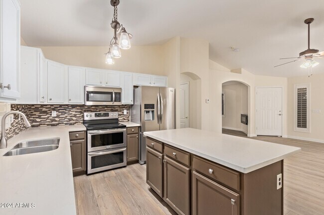 Building Photo - 3211 E Kristal Way