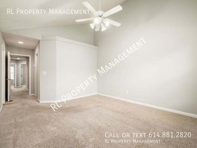 Building Photo - Spacious 3 bedroom 2.5 bathroom condo in W...