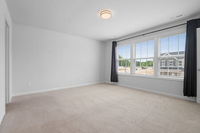 Building Photo - Charming 3 bedroom 2.5 bath Townhome in Wake Forest