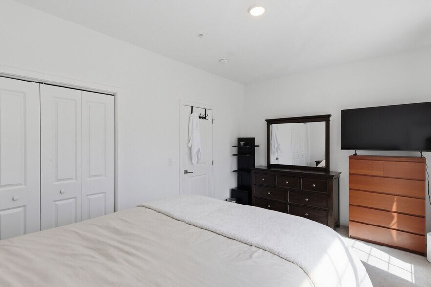 Building Photo - 1113 Lemon St