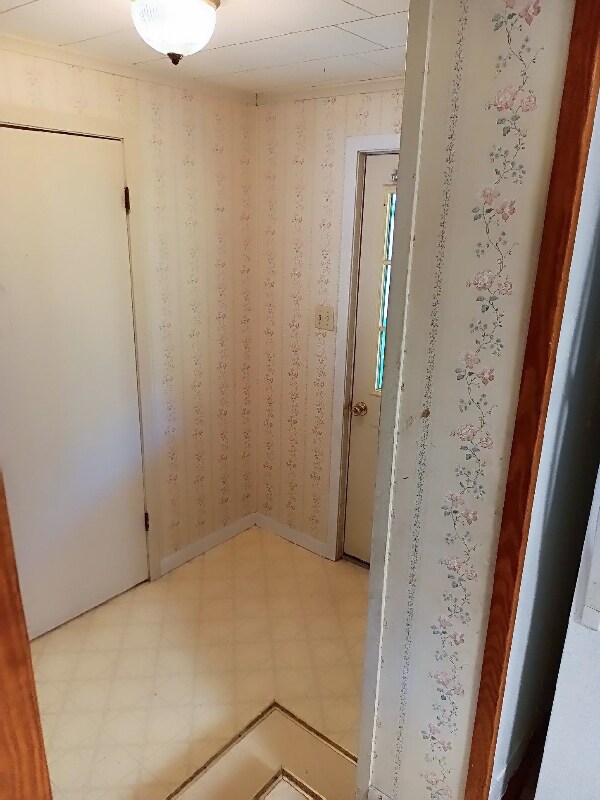 Building Photo - 915 E Ash St