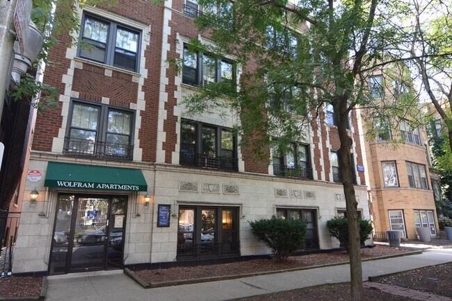 Building Photo - 840 W Wolfram St