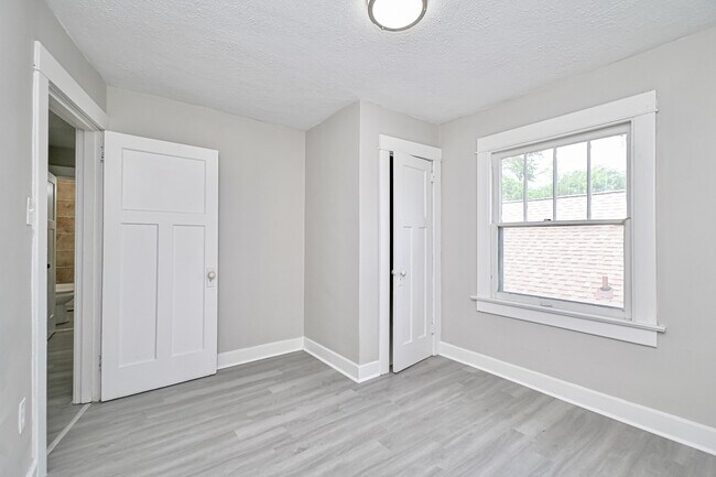 Building Photo - 312-314 Pointview Ave