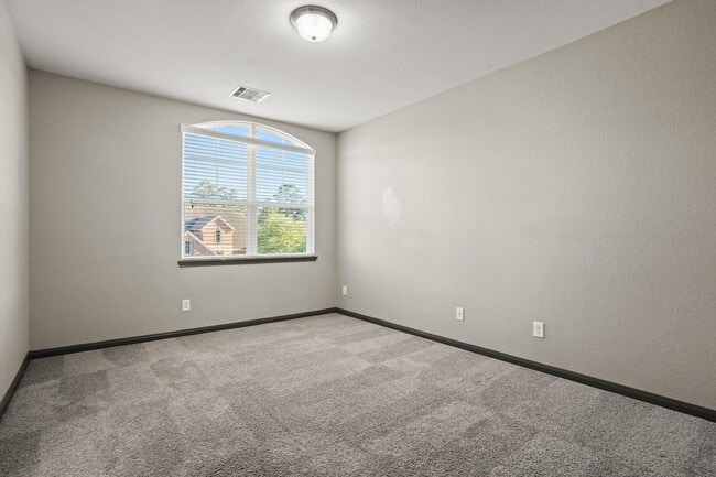 Building Photo - 14105 N Lake Branch Ln