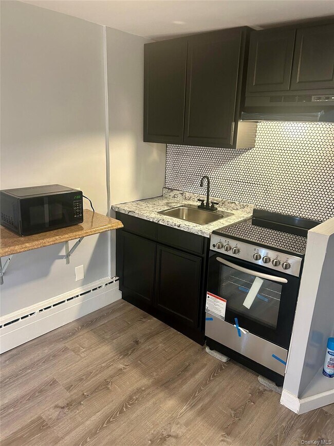 Building Photo - 85 E Valley Stream Blvd