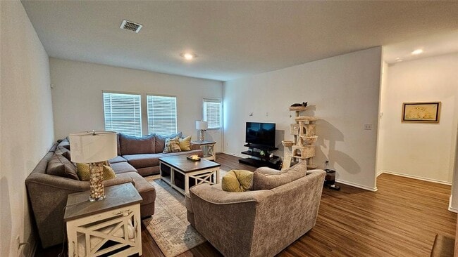 Building Photo - 13400 Banquete St