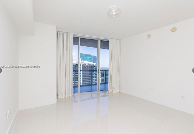 Building Photo - 465 Brickell Ave
