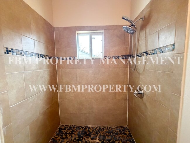 Building Photo - 741 W Park Ave