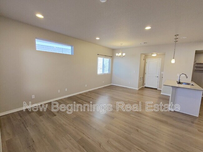 Building Photo - 6045 Inman Vw