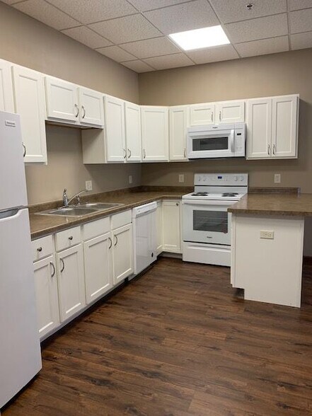 Building Photo - Michael Heights