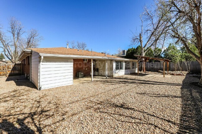 Building Photo - 287 Troy St