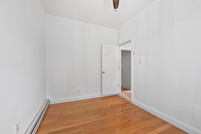 Building Photo - 1433 43rd St