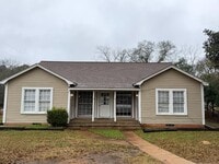 Building Photo - 2021 Center Rd