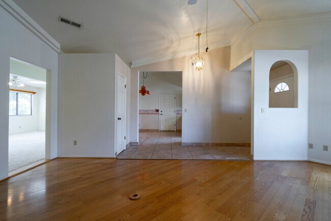 Building Photo - Spacious Stand Alone Home