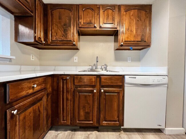 Building Photo - Charming 2 Bed 1.5 Bath Townhome in West Fort Collins!