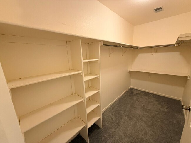 Building Photo - Updated 2-Bedroom Condo with Attached Garage and Pool Access