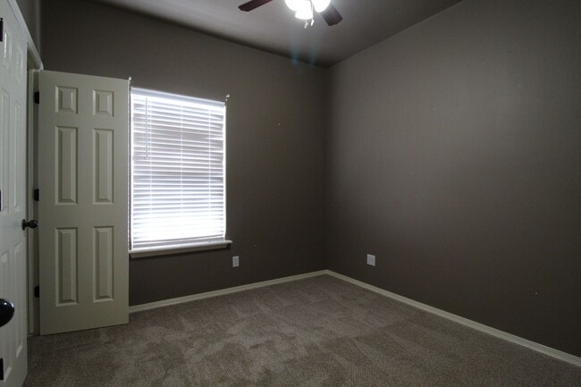 Building Photo - designed for comfort : 3 Bedroom 2 Bath