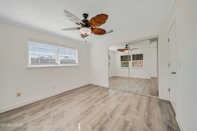 Building Photo - 205 Sunset Ln