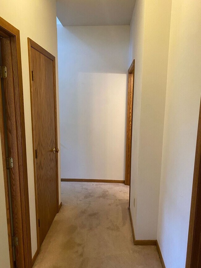 Building Photo - 4407-4409 Forest Valley Rd