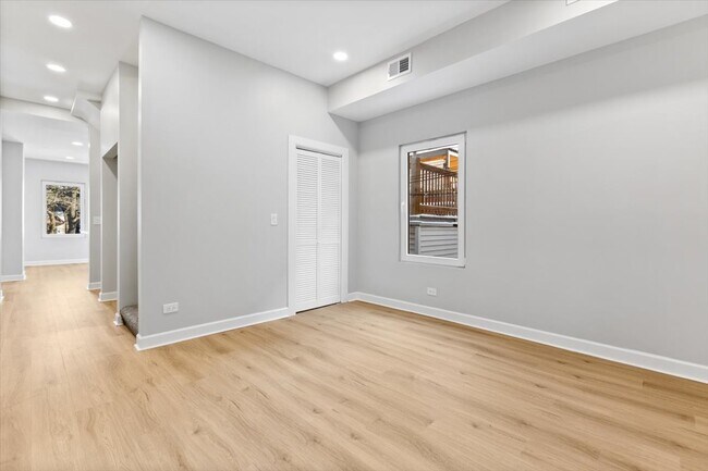 Building Photo - 3751 N Clifton Ave