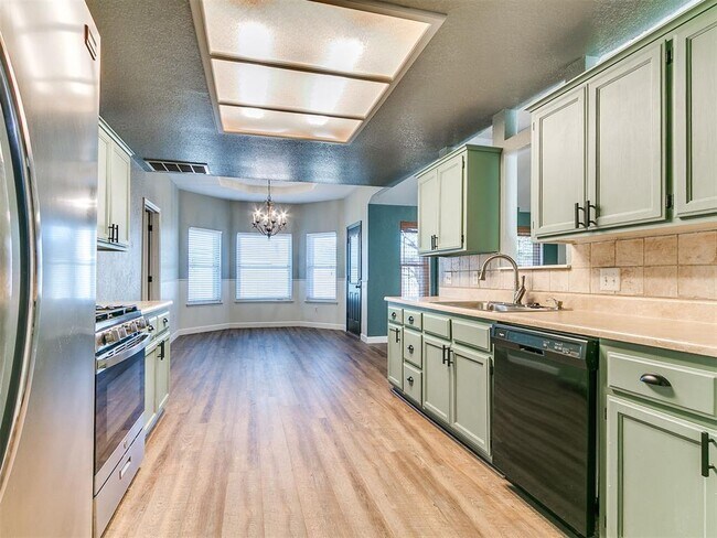 Building Photo - 617 Golden Eagle Dr