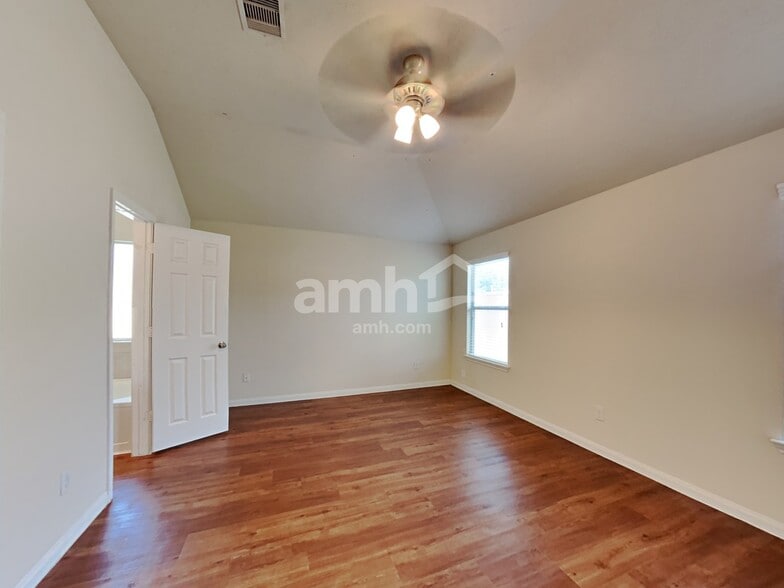 Building Photo - 3947 Hawthorn Glen Ct