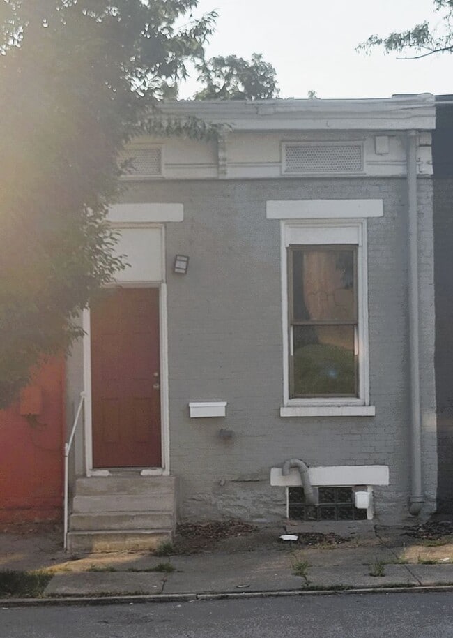 Primary Photo - Be the First! Beautifully renovated townho...