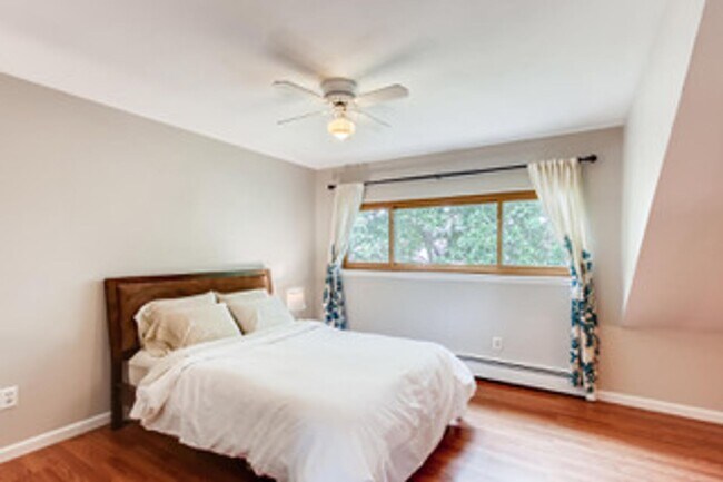 Building Photo - Beautiful 3 Bedroom Townhome in North Boulder