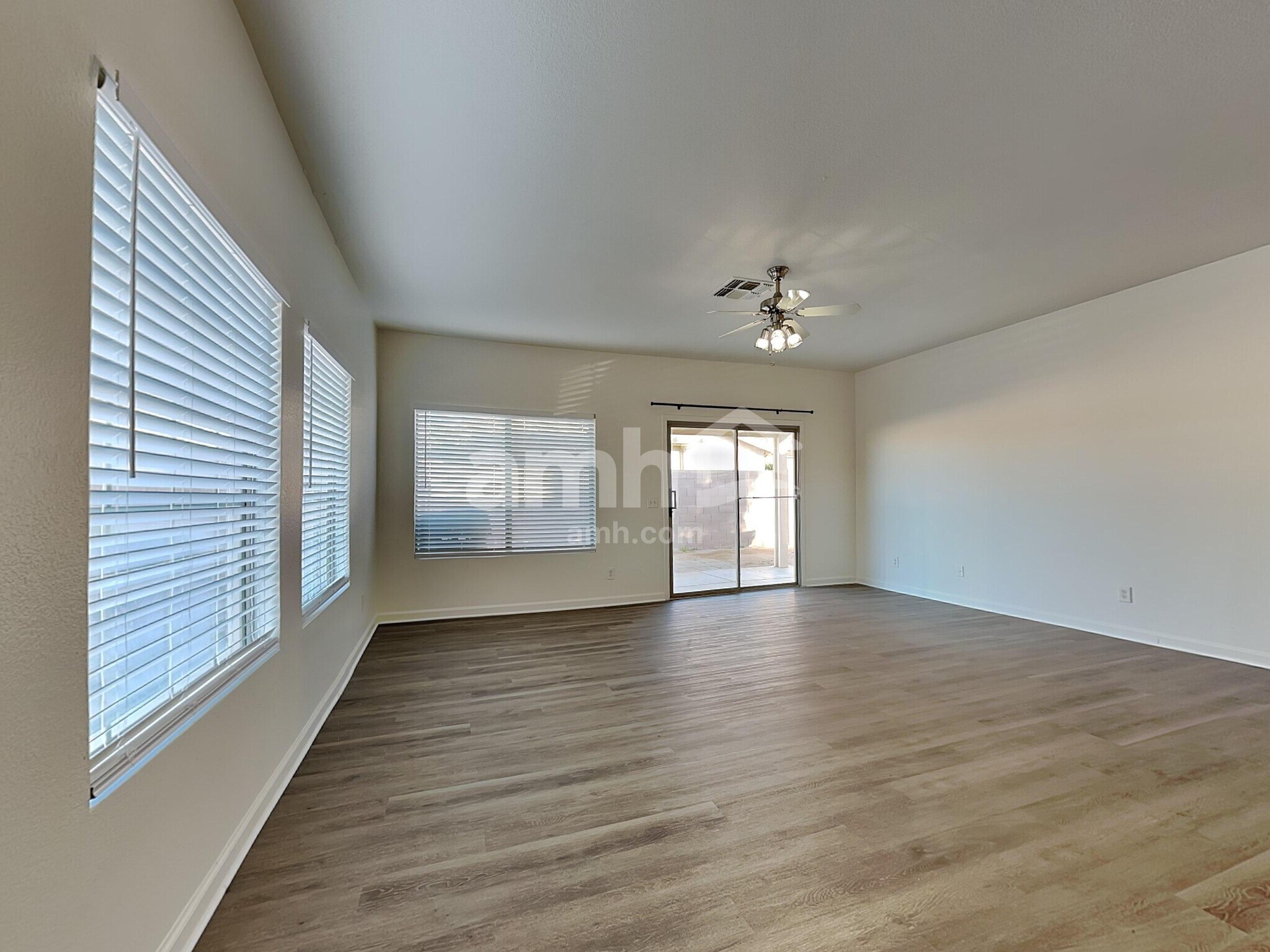 Building Photo - 2541 E La Costa Dr