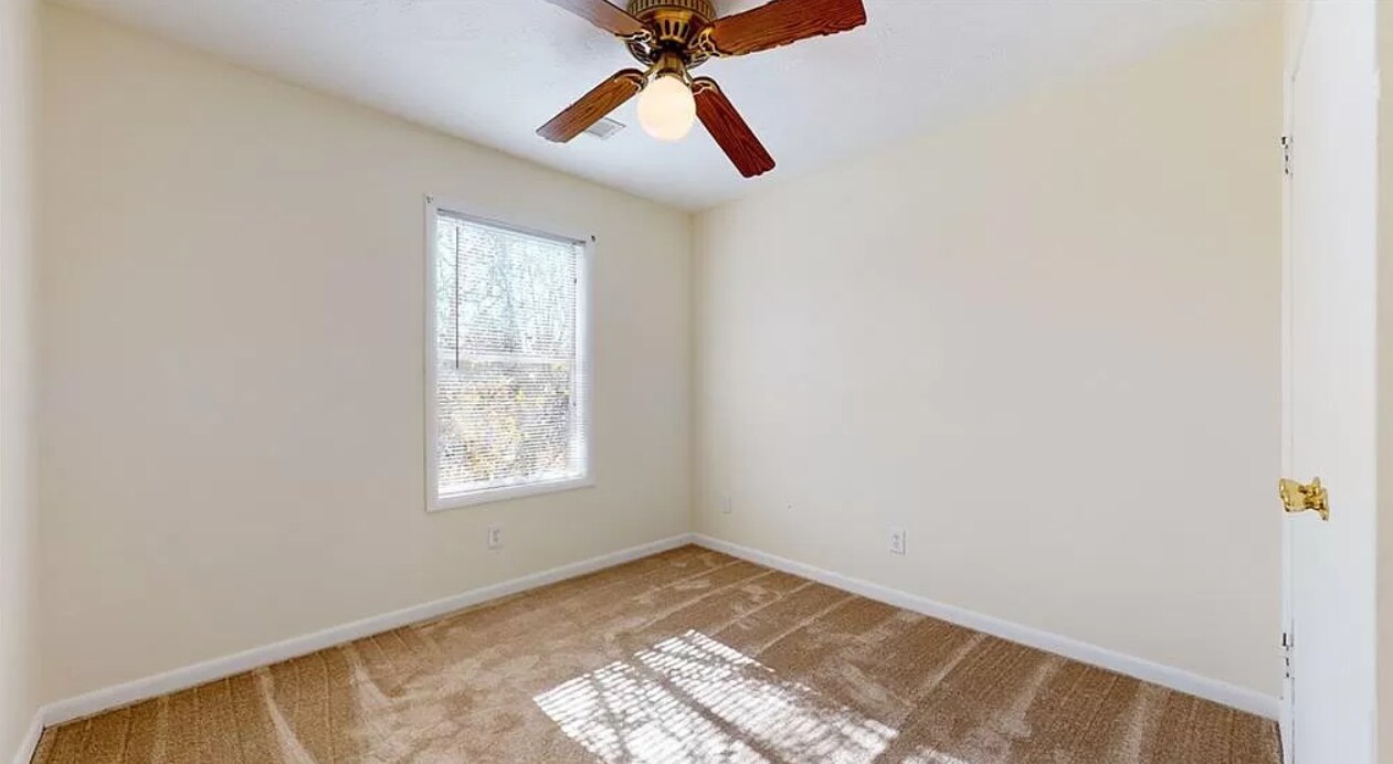 Building Photo - 978 Stewarts Creek Dr