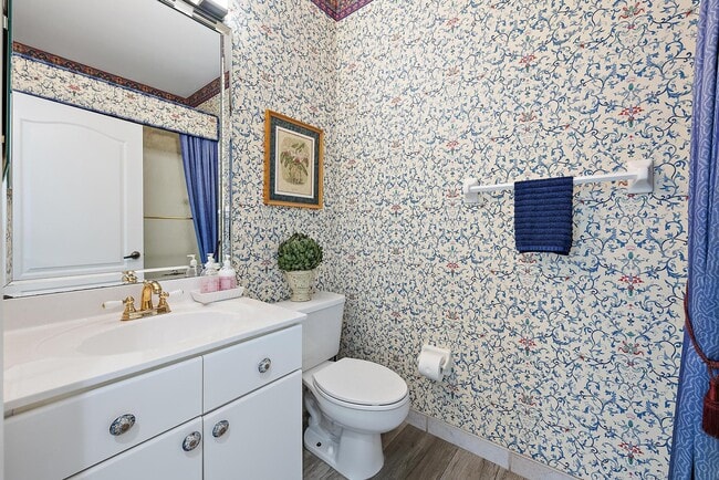 Building Photo - 8208 Heritage Club Dr