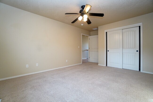 Building Photo - 2319 E Challis St