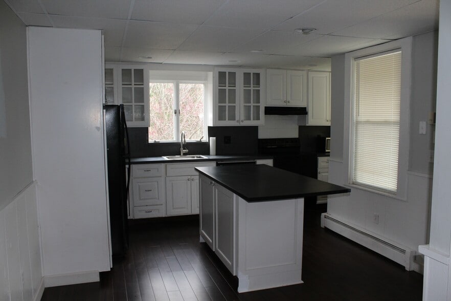 Kitchen - 218 Charter Oak St