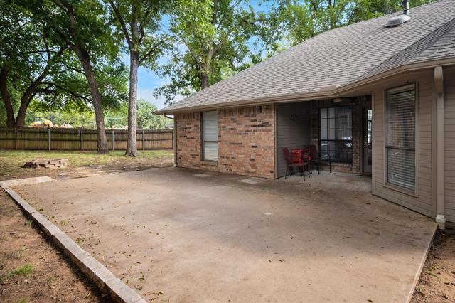 Building Photo - 2208 Timberglen Dr