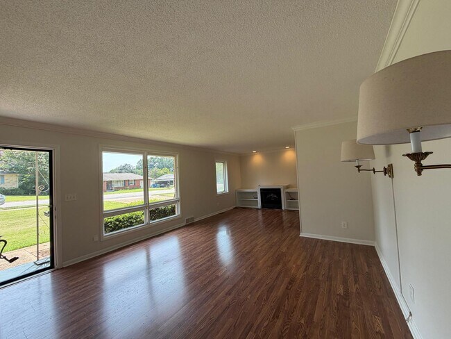 Building Photo - 524 Graycroft Dr SW