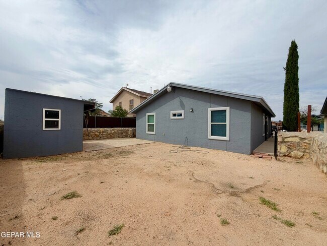 Building Photo - 3904 Tierra Marfil Rd