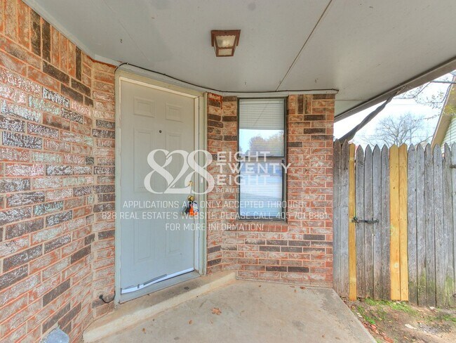 Building Photo - Now Touring & Available for Move in! 3 Bed/1.5 Bath Duplex in West Norman!