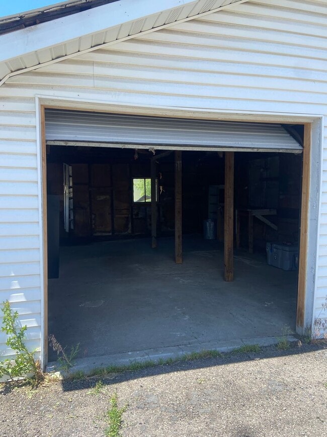 Building Photo - 2 bed 1 bath home in St Anthony