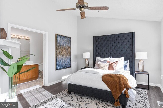 Building Photo - 7820 Somerset Ct