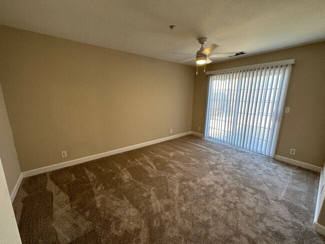 Building Photo - Beautiful Single Story 4 Bedroom 2 Bath Br...