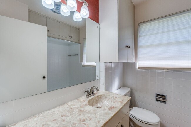 Building Photo - 2 Bed/2 Bath in Northeast Park Subdivision